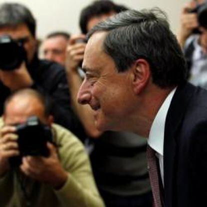 Mario Draghi atiende a la prensa en el Congreso de los Diputados
