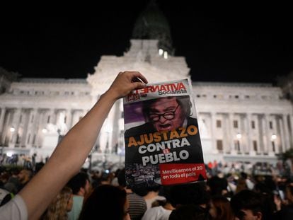 Una protesta contra Javier Milei en el Congreso Nacional en Buenos Aires, el 21 de diciembre 2023.