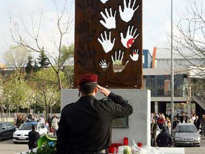 Homenaje en Leganés al geo que mataron los islamistas suicidas.