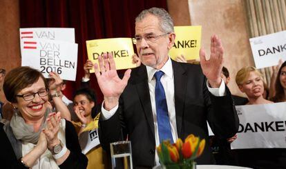 Alexander Van der Bellen agradece el apoyo en las urnas en la fiesta de Los Verdes en Viena.