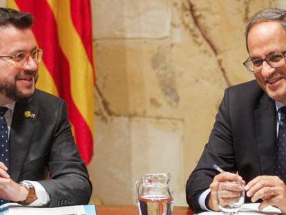 El presidente de la Generalitat, Quim Torra (derecha) junto al vicepresidente del Govern y conseller de Economía, Pere Aragonès.