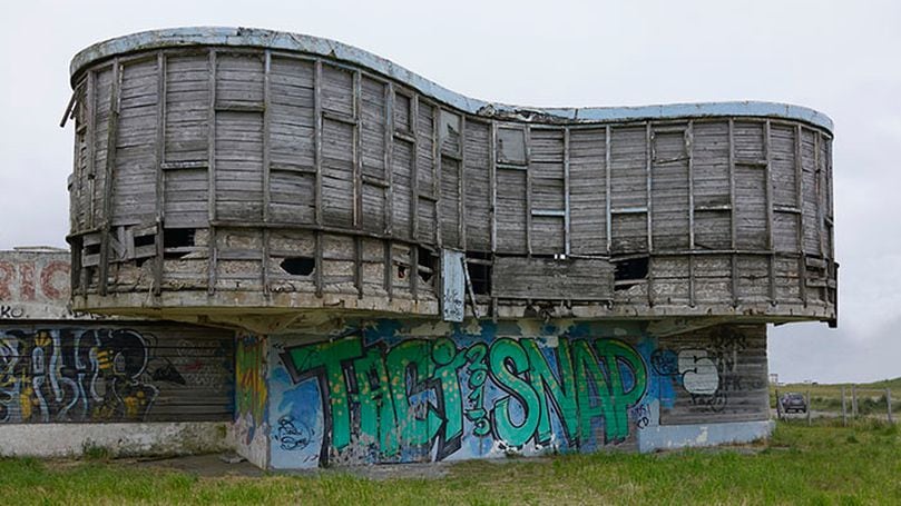 Actualmente parece que el estropeado Parador Ariston casi no es nada, pero es considerado una obra maestra con mayúsculas de la arquitectura moderna.