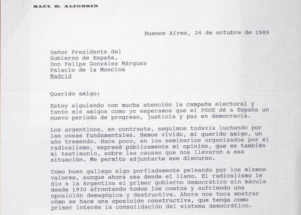 Raúl Alfonsín, en la oposición, hablaba a González de cómo desprestigiaban a 