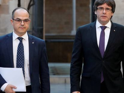 Jordi Turull y Carles Puigdemont, en el Palau de la Generalitat el 17 de octubre.