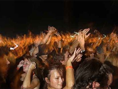 Miles de personas disfrutan de la música en una de las jornadas del Summercase en Barcelona.