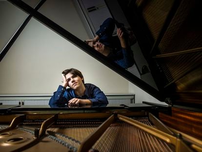 El pianista Guillermo Hernández, en la escuela de música Katarina Gurska, en Madrid.