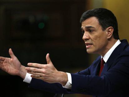 Pedro Sánchez gesticula en el debate de investidura.