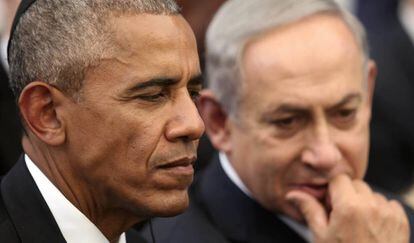 El presidente de EE UU, Barack Obama, con el primer ministro israelí Benjamín Netanyahu en el funeral de Simon Peres en septiembre, en Jerusalén.