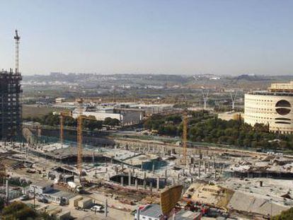 Obras de construcción de la Torre Pelli.