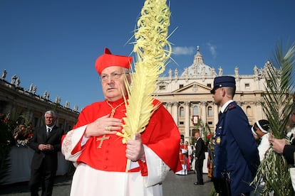 El cardenal Angelo Sodano en el Vaticano en 2011.
