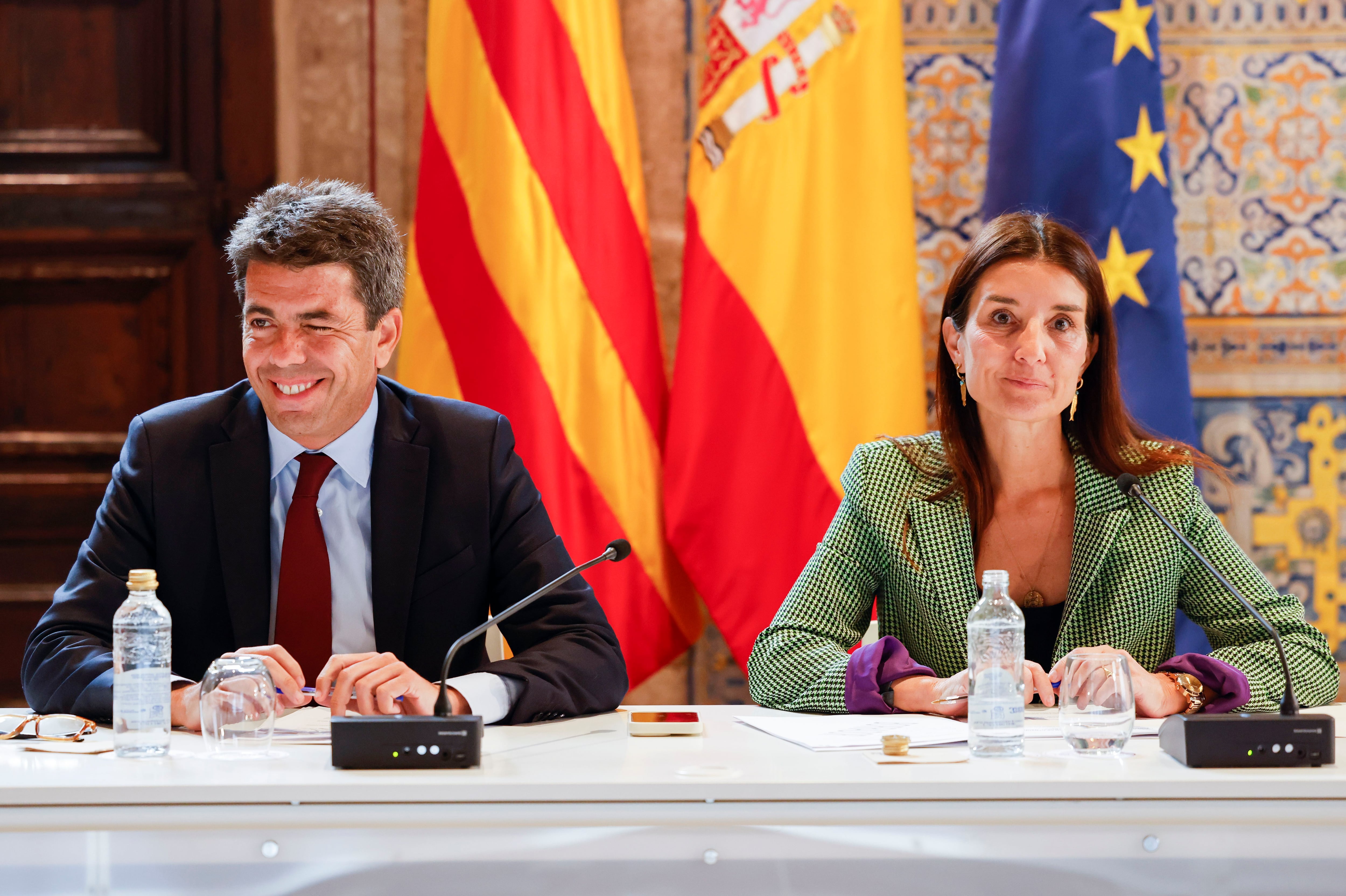La Generalitat valenciana pacta con los sindicatos negociar las 35 horas  para los funcionarios