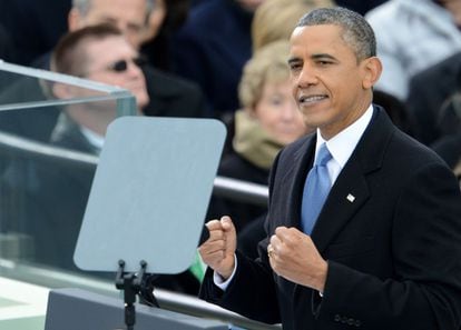 Obama gesticula en su discurso tras la toma de posesión.
