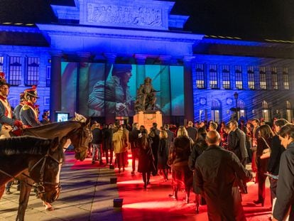 Estreno de la película 'Napoleón', proyectada en una de las fachadas del Museo del Prado, en Madrid.