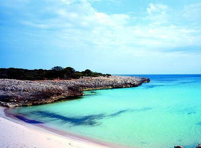 Vista de la tranquila playa de Talaier, en Menorca