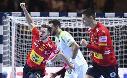 Aleix Gómez celebra un gol ante Eslovenia.