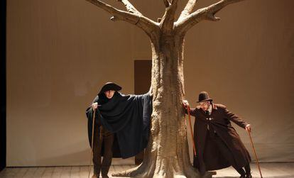 Julio Cortázar y Luis Moreno en 'Entremeses', de Cervantes, en un ensayo en La Abadía.