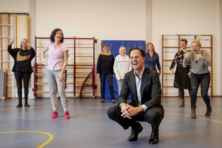 Mark Rutte, primer ministro holandés, el miércoles en una visita a una escuela en la localidad de Oegstgeest