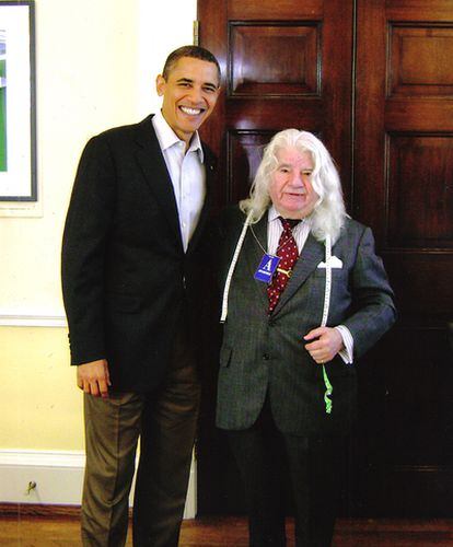 Barack Obama con Georges de Paris, en una foto enviada por el sastre