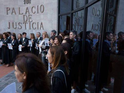 Comienza la huelga indefinida de los letrados de la Administración de Justicia con un 81% de seguimiento, según los convocantes