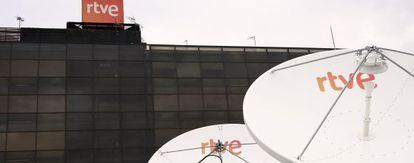 Antenas parab&oacute;licas en la sede de RTVE en Torrespa&ntilde;a (Madrid). 