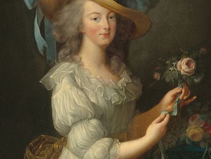 María Antonieta retratada por Louise Élisabeth Vigée-Lebrun, llevando puesto el vestido polémico.