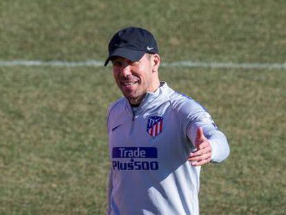 El técnico del Atlético advierte sobre la profundidad que Vinicius le da al Real Madrid y señala a Modric como el jugador más determinante del rival