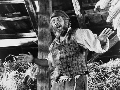 El actor Chaim Topol en 'El violinista en el tejado', de Norman Jewison en 1971.