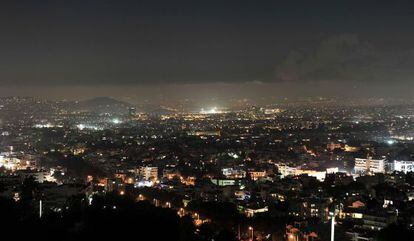 Nube de contaminación sobre el noroeste de Atenas.