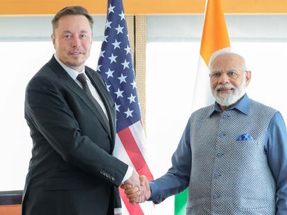 Elon Musk junto al primer ministro de la India, Narendra Modi, en Nueva York.
