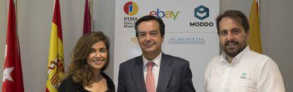 De izquierda a derecha, Susana Voces, directora general de eBay en España e Italia; Eduardo López-Puertas, director general de Ifema, y Diego de Vicente, fundador y consejero delegado de Moddo.