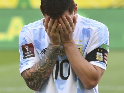 Lionel Messi, antes del partido Brasil-Argentina en el estadio Corinthians Arena de São Paulo, este domingo.