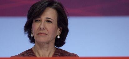 GRA261. SANTANDER, 18/03/2016.- La presidenta de Banco Santander, Ana Botín, durante la junta general anual de accionistas que se ha celebrado el pasado 18 de marzo en el Palacio de Exposiciones y Congresos de Santander. EFE/ Pedro Puente Hoyos