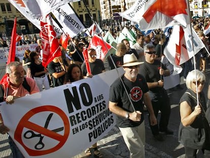 Protesta de funcionaris a València contra les retallades.