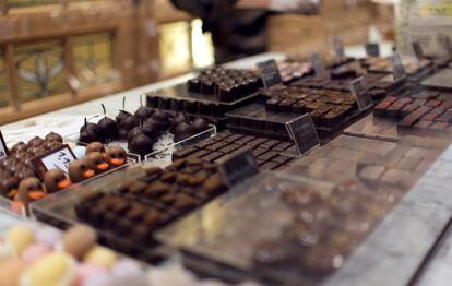 Mostrador de chocolate de una tienda de Bruselas.