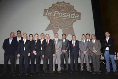 Foto de familia de los galardonados con los I Premios La Posada de Castilla y León, que organiza el diario El Mundo, durante el acto de entrega celebrado hoy en Valladolid.