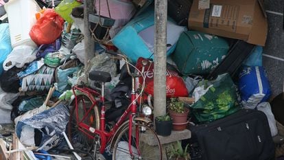 Imagen de una acumulación de basuras en un domicilio de Vigo, en 2016.