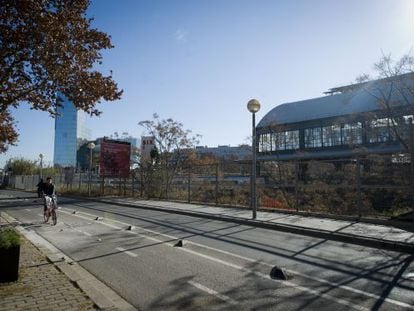 Aspecte dels terrenys on ha de situar-se la futura Biblioteca Provincial de Barcelona, a l'antiga estació del Nord.