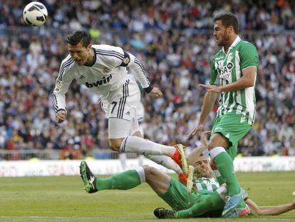 Cristiano cae ante Amaya, en el suelo, y Chica