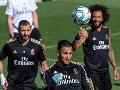 El entrenador del Real Madrid asegura que el portero no le ha dicho que quiera irse y que el costarricense  va a contar en el equipo 