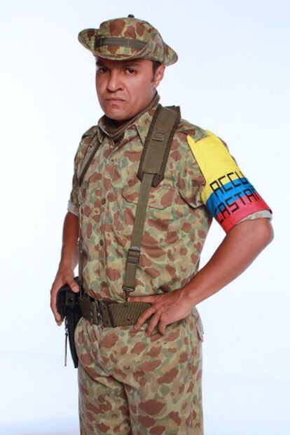 Un actor en el papel del paramilitar Carlos Castaño, asesinado en 2004.