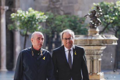 Lluís Llach y Quim Torra en el Palau de la Generalitat.
