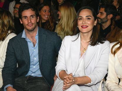 Íñigo Onieva y Tamara Falcó, en el desfile de Pedro del Hierro en la Mercedes Benz Fashion Week Madrid, el 16 de febrero.