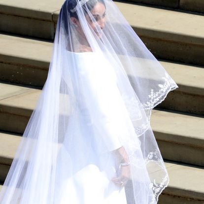 El 19 de mayo de 2018 llegó la gran boda. Meghan Markle se convertía en la novia más observada del planeta en una gran ceremonia oficiada en la capilla de San Jorge del castillo de Windsor. Entonces se convirtió en duquesa de Sussex y en miembro definitivo de la familia real británica, un estatus que le duraría algo menos de dos años.