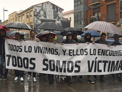 Manifestación en Astorga (León) contra el encubrimiento de la Iglesia en el caso de pederastia de La Bañeza.