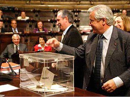 Joan Clos, alcalde de Barcelona, en el momento de votar sobre las corridas de toros.