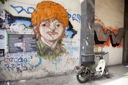 Un grafiti en las calles del barrio de Exarchia, en Atenas.
