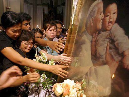 Llanto en Indonesia por Juan Pablo II