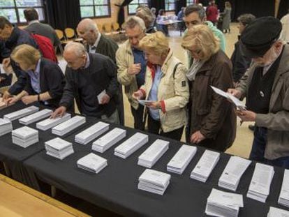 La izquierda acude a las urnas con el miedo a Vox como gran empuje movilizador. La derecha se concentra en su enorme deseo de echar a Sánchez. 36,8 millones de españoles están convocados a las urnas tras una campaña polarizada. Las encuestas no prevén que haya algún partido que logre la mayoría absoluta