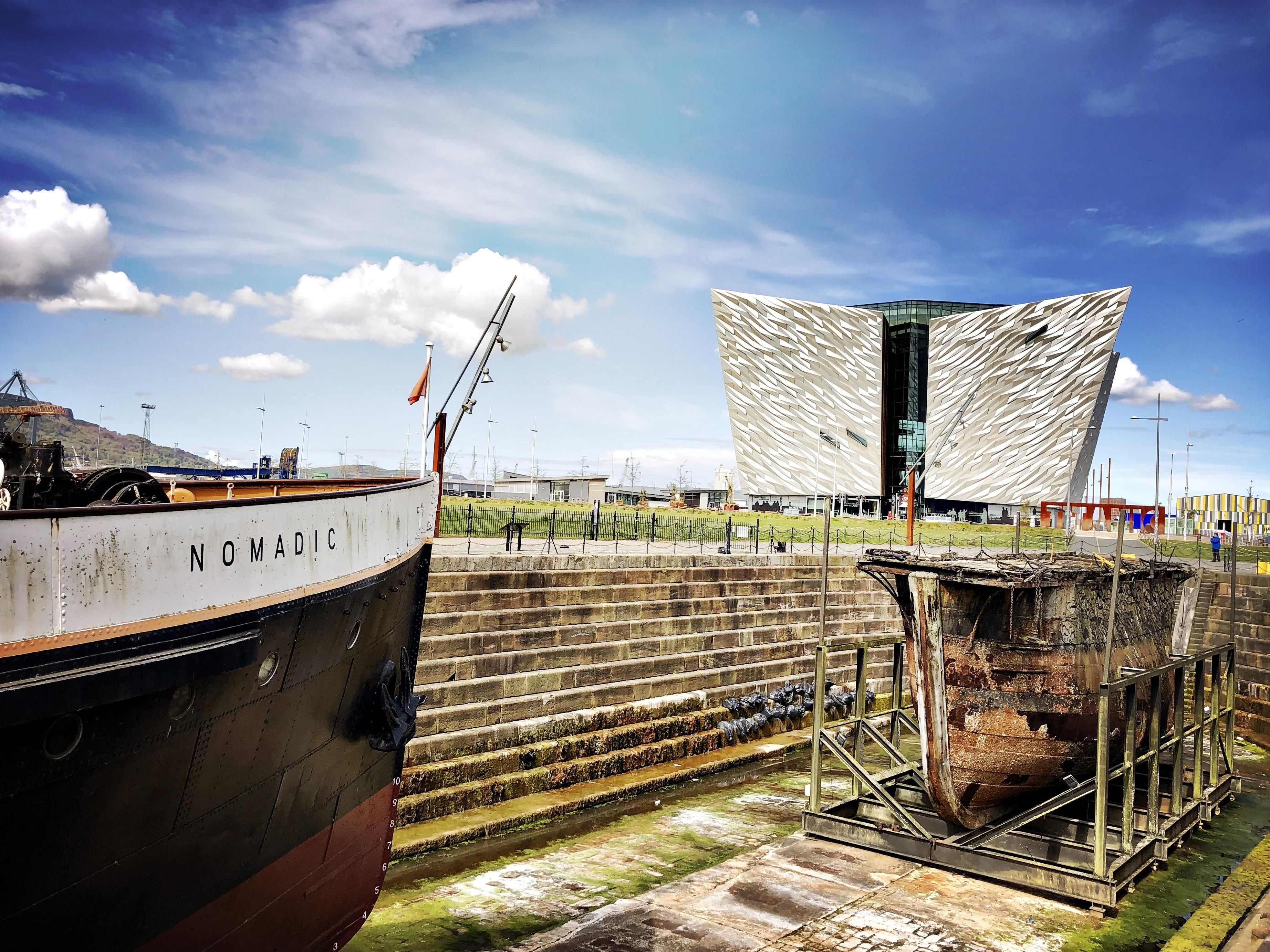 Por el Barrio Titanic de Belfast, la memoria como flotador