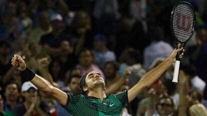 Federer celebra su triunfo frente a Kyrgios en las semifinales.
